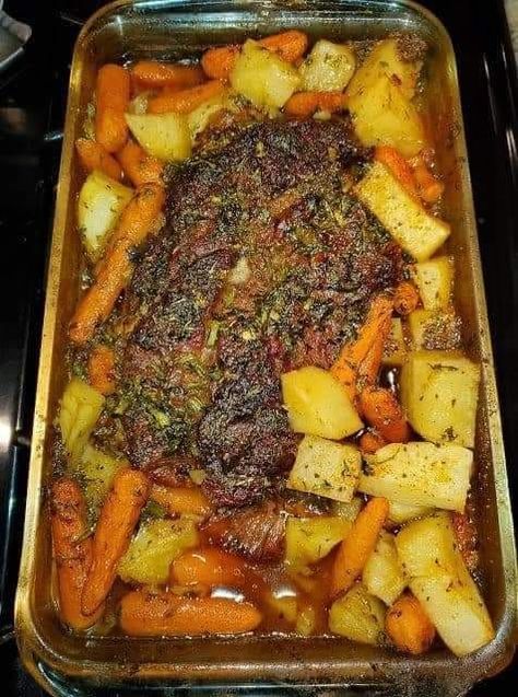 Martha Stewart Recipe | You won't believe how good Italian pot roast is | Facebook Breakfast Crockpot, Italian Pot Roast, Pan Dishes, Oven Meals, Slow Cooker Roast Beef, Potatoes And Carrots, Beef Pot Roast, Beef Roast, Pot Roast Recipes