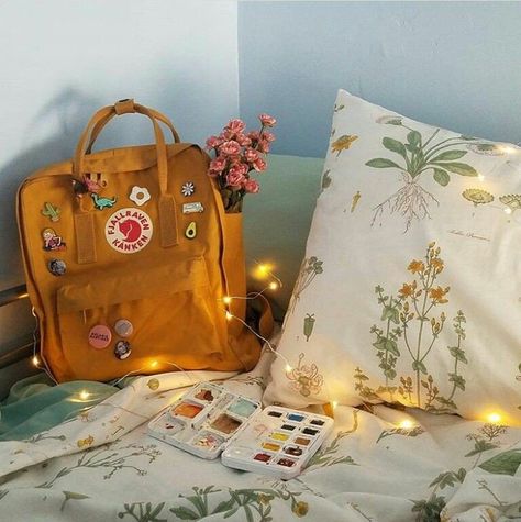 Art Mom Aesthetic, Mochila Fjallraven Kanken, Artsy Aesthetic, Artist Aesthetic, Mom Art, Yellow Aesthetic, Aesthetic Bedroom, Mellow Yellow, Bedroom Art