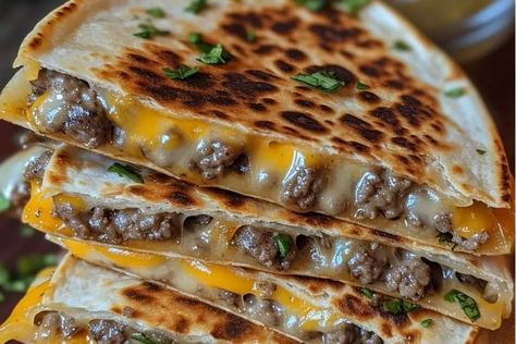 Blackstone Cheeseburger Quesadilla Black Stone Cheeseburger Quesadilla, Blackstone Cheeseburger, Cheeseburger Quesadilla, Big Green Egg Recipes, Ground Beef Rice, Green Egg Recipes, Blackstone Recipes, Chipotle Mayo, Fusion Dishes