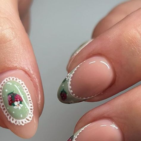 Green Nail With Design, Nail Inspo Fairy, Bridgerton Nails Design, Bridgerton Nail Art, Pride And Prejudice Nails, Tea Party Nails, Cottage Core Nails, Victorian Nails, Bridgerton Nails