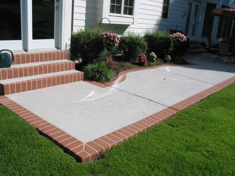 Concrete Patio - Traditional - Patio - St Louis - by Decorative Concrete Resurfacing | Houzz Concrete Patio With Brick Border, Patio With Brick Border, Townhome Decor, Townhome Decorating, Brick And Concrete, Brick Sidewalk, Brick Border, Traditional Patio, Paving Ideas