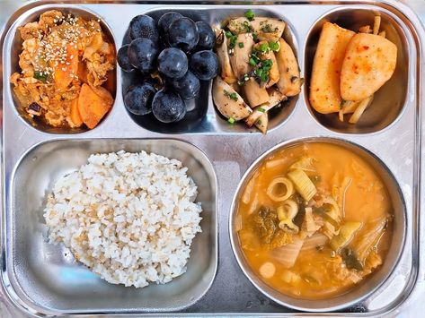 Ground Soybean Stew with Kimchi and Various Side Dishes - My Korean School Lunch ~ Korean School Lunches Korean School Lunch, Lunch Korean, Radish Kimchi, Korean School, Rice Mix, Healthy Toddler Meals, Bulgogi, School Food, School Lunches