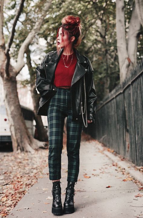 THREE FALL STATEMENT PIECES. Stile Punk Rock, Stile Pin Up, Green Plaid Pants, Plaid Pants Outfit, Film Trailer, Look Grunge, Look Rock, Rock Punk, Alternative Outfits