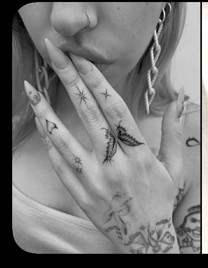 Tattoo Main, Finger Tattoo For Women, Hand And Finger Tattoos, Pretty Hand Tattoos, Hand Tattoos For Women, Stylist Tattoos, Makijaż Smokey Eye, Discreet Tattoos, Subtle Tattoos