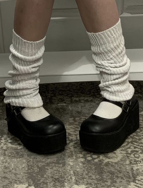 not mine ✦ lmk if it’s yours and you want credit or want it to be taken down and I will. ♡ :) Outfit With Leg Warmers, Eurotrip Outfits, Long Leg Warmers, Mary Jane Shoes Outfit, Knit Boot Socks, Crochet Leg Warmers, Zapatos Mary Jane, Shoes Outfit, Calf Socks