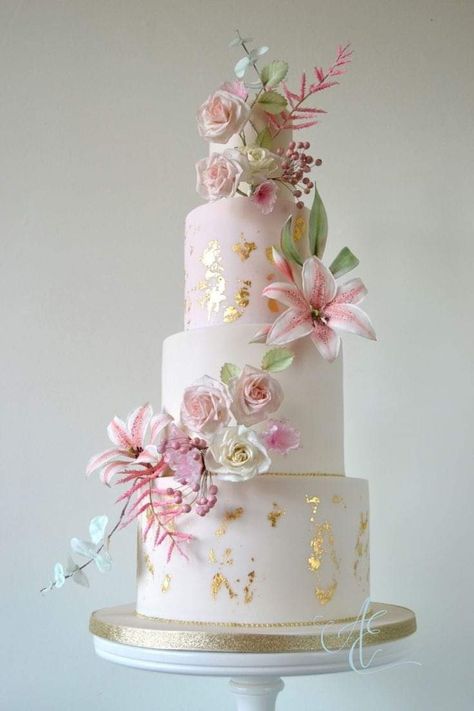 Wedding Cake With Flowers, Cake With Flowers, Pretty Wedding Cakes, Dream Wedding Cake, Luxury Wedding Cake, Floral Wedding Cakes, Romantic Wedding Cake, Cake Flowers, Cake Decorating Designs