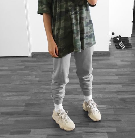 STREETWEAR YEEZY 500 “ blush “ Yeezy 500 Blush Outfit, Yeezy 500 Outfit, Yeezy 500 Blush, Yeezy Shoes Outfit, Men Street Look, Chic Outfits Edgy, Hype Sneakers, Blush Outfit, Reps Shoes