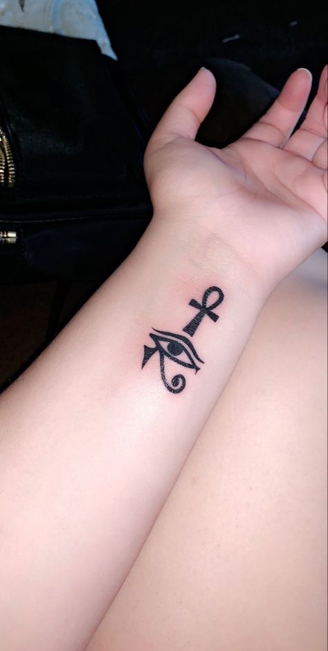 Ankh Tattoo Sleeve, Egyptian Ankh Tattoo, Cross Tattoo Neck, Egyptian Eye Tattoos, Ankh Tattoo, Horus Tattoo, Tato Henna, Egyptian Ankh, Inspiration Tattoos