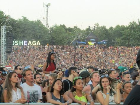 Osheaga Survival Guide 2018 : What to Wear, Where to Stay, What to Do, Who to See, and How to Party Osheaga Outfits, What To Pack For A Music Festival, Osheaga Outfit, Music Festival Hacks, Camping Music Festival Packing Lists, Music Festival Checklist Packing Lists, Alternative Style T-shirt For Music Festival Concerts, Summer Camera, Latin Quarter