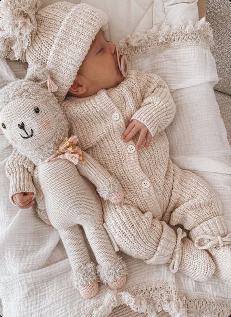 Newborn Knit Romper, Newborn Receiving Outfit, November Newborn Outfits, Newborn Winter Hat, Cute Newborn Clothes, Newborn Coming Home Outfit Neutral, 3rd Trimester Outfits Winter, Knit Newborn Outfits, Newborn Mom Outfit