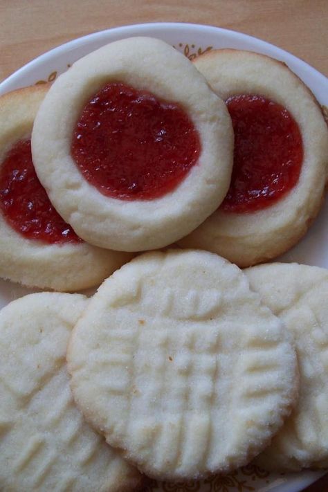 Best Ever Cornstarch Cookies Short Bread Cookies With Corn Starch, Cornstarch Shortbread Cookies, Cookies With Cornstarch, Shortbread Cookies With Cornstarch, Cornstarch Cookies, Crunchy Baby, Melting Moments Cookies, Jam Cookies, Recipes Christmas