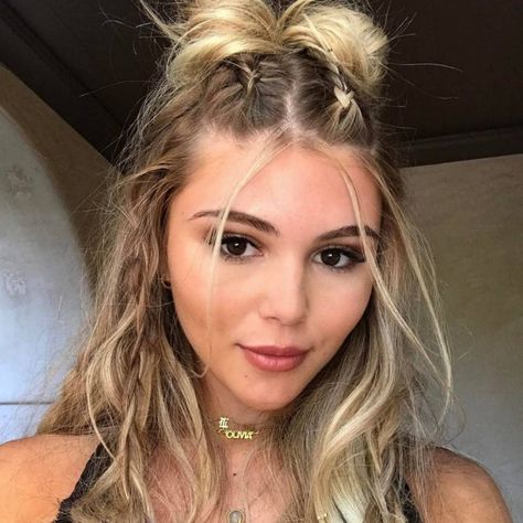 Olivia Jade Rave Short Hairstyles, Rave Hair And Makeup, Space Bun Festival Hair, Hairstyles For Festivals, Festival Hair Short Hairstyles, Hairstyles Festival, Hair Festival Ideas, Hair Ideas For Party, Cute Rave Hairstyles