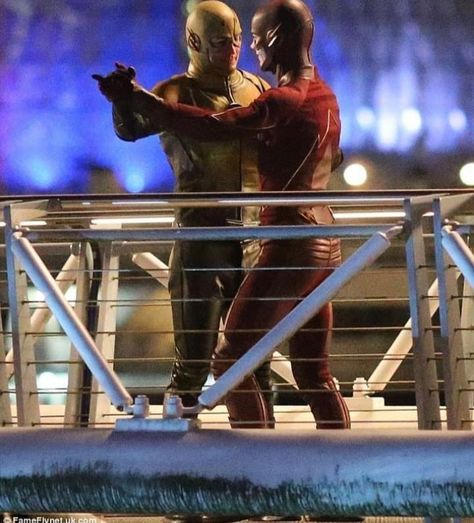 Flash Reverso, The Flash Cast, Run Barry Run, Grant Gustin The Flash, Tom Cavanagh, Flash Funny, Flash Costume, Flash Barry Allen, Team Flash