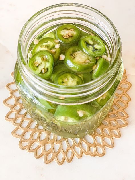 Pickled Serrano Peppers Recipe, Pickled Serrano Peppers, Serrano Pepper Recipes, Veggie Meal, Serrano Peppers, Canning Pickles, Serrano Pepper, Mason Jar Meals, Sweet Pickles