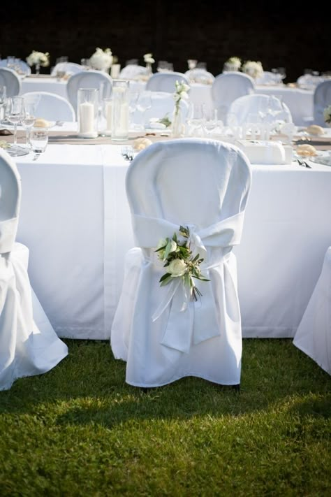 Wedding Chair Cover Ideas, Wedding Seat Covers, Chair Covers Wedding Reception, Wedding Reception Chairs, Hall Chairs, Married In Italy, White Chair Covers, Wedding Draping, Wedding Setup