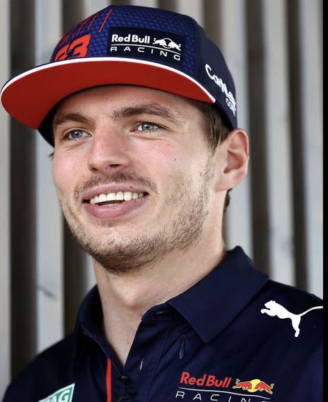 Max Verstappen Portrait, Portrait Smile, F1 Teams, White Guys, Flying Dutchman, Racing Drivers, Red Bull Racing, Racing Driver, Mad Max