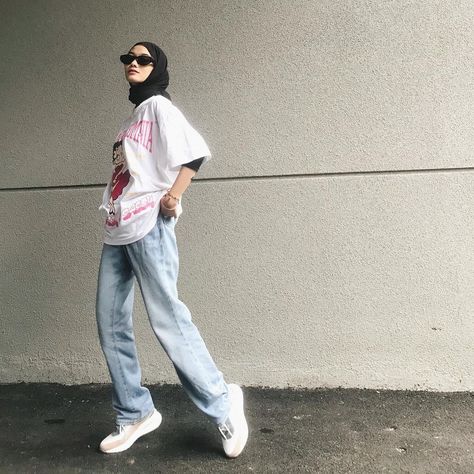 Loose Jeans Outfit Hijab, Egirl Hijab, Jeans Outfit Hijab, Loose Jeans Outfit, Jeans Hijab, Ootd Idea, Uni Fits, Ootd Hijab Style, Loose Pants Outfit