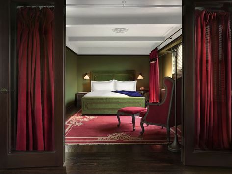 Gramercy Park Hotel, New York Hotel, Gramercy Park, Hotel Lounge, Lounge Style, Oak Panels, Hotel Services, Red Decor, Design Hotel