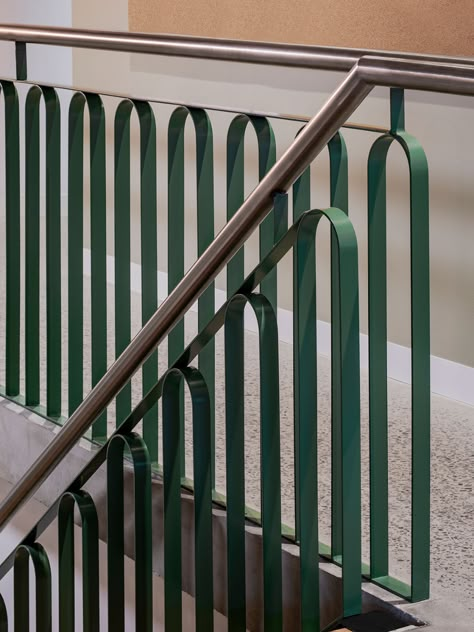 Art Deco Stairs, Steel Stair Railing, Fence Railing, Balustrade Design, Staircase Railing Design, Handrail Design, Staircase Handrail, Balcony Railing Design, Hand Rail