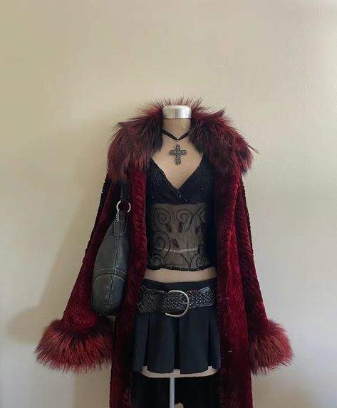 Fall Gothic Outfits, Fur Top Outfit, Modern Vampire Aesthetic Outfit, Fur Trim Coat Outfit, Y2k Fur Coat, Casual Vampire Outfits, Modern Vampire Outfit, Fur Coat Outfits, Vampire Clothes