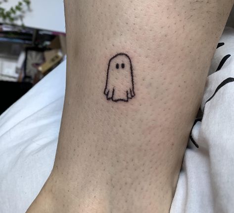 Mini Tats Ghost, Ghost Stick And Poke Tattoo, Stick And Poke Ghost, Ghost Tattoo Stick And Poke, Small Matching Stick And Poke, Stick And Poke Tattoo Ghost, Small Cute Ghost Tattoos, Leg Stick And Poke Tattoo, Tiny Cute Ghost Tattoo