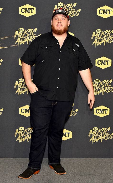 Luke Combs from CMT Music Awards 2018: Red Carpet Fashion Luke Combs Concert Outfit, Luke Combs Concert, Megan Fox Face, Concert Outfit Men, Cmt Awards, Best Country Singers, Luke Combs, Harlem Globetrotters, Concert Outfit Ideas