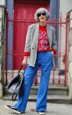 Older Urban Creative Style, Funky Professional Outfits, Middle Aged Women Fashion, Carmen Gimeno, Fashion Over 50 Fifty Not Frumpy, Outfit Inspiration Women, Lesbian Fashion, Style Inspiration Casual, Urban Fashion Women