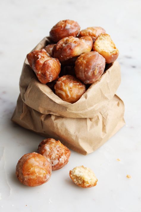 Mulled Apple Cider Donut Holes - The Sweet and Simple Kitchen Apple Cider Donut Holes, Mulled Apple Cider, Donut Holes, Apple Cider Donuts, Think Food, Simple Kitchen, Fall Baking, Donut Recipes, Marshmallows