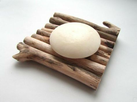 Diy Soap Dish Holder, Diy Dish Soap, Savon Diy, Hantverk Diy, Wood Soap Dish, Wooden Soap Dish, Design Object, Wooden Bathroom, Driftwood Crafts