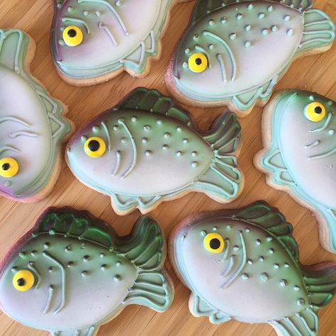 Fish cookies #fishing #fishcookies #cookies #cookieporn #sugarcookie #cookiedecor Aquarium Birthday Party, Aquarium Birthday, Iced Christmas Cookies, Fish Cookie, Fish Cookies, Royal Iced Cookies, Ocean Fish, Summer Cookies, Metal Fish