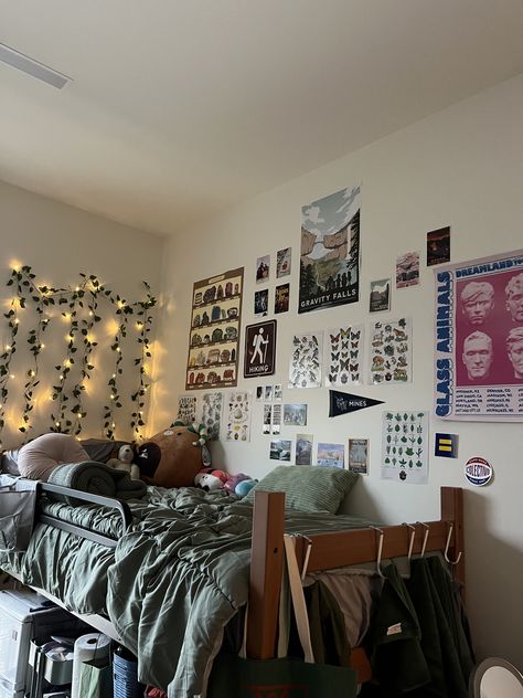 guys dorm room ideas decor college graduation party ideas for guys decoration dorm room modern dorm room ideas for guys decorations college dorm room decor ideas for guys dorm room decor ideas for guys guys dorm room decorations decorating ideas dorm room ideas for guys decorations College Dorm Room Ideas Granola, Mountain Dorm Room, Crunchy Dorm Room, Dorm Room Ideas Granola, Room Decor Ideas For Guys, Granola Room Aesthetic, Modern Dorm Room Ideas, Granola Bedroom, Artsy Dorm Room