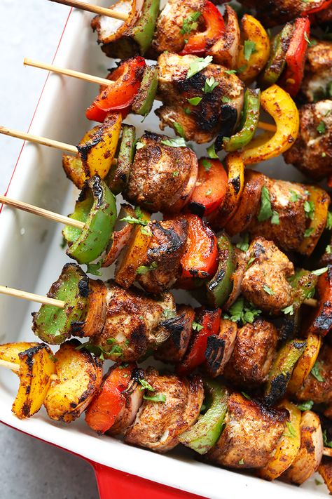 Grilled Chicken Fajita Kebabs in Under 30 Minutes | Fit Foodie Finds Quick Dinner Recipes Healthy, Chicken Kebab Recipe, Quick Healthy Dinner, Kabob Recipes, Chicken Fajita, Kebab Recipes, Healthy Grilling, Summer Recipes Dinner, Chicken Kebabs