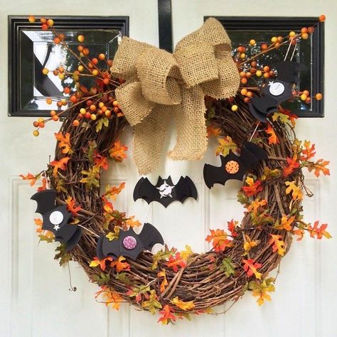 #couronne de porte pour halloween 2020 idées déco diy faciles Dreams Catcher, Diy Decoracion, Halloween Wreaths, Halloween Crochet Patterns, Pumpkin Party, Halloween Costumes Makeup, Thanksgiving Wreaths, Halloween Crochet, Deco Floral