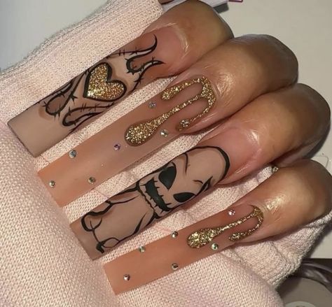 Halloween Nail Designs Matte, Halloween Nails Oogie Boogie, Oogie Boogie Nails Acrylic, Halloween Nails Brown, Nude Long Nails, Boogie Nails, Oogie Boogie Nails, Nails Gold Glitter, Long Nails Acrylic