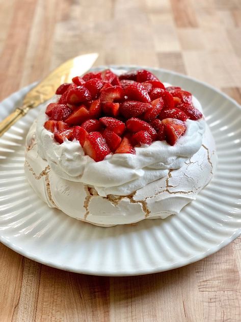 Strawberry Pavlova ~ Shauna Sever Midwest Made *** What Is Pavlova, Pavlova Toppings, Lemon Curd Pavlova, Strawberry Pavlova, Chocolate Pavlova, Pavlova Dessert, Pavlova Cake, Mini Pavlova, Pavlova Recipe