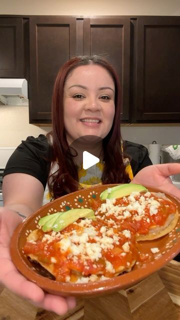 Huevos Rancheros Recipe Mexican, Huevos Rancheros Recipe Authentic, Mexican Eggs Recipes, Breakfast Mexican Ideas, Huevos Rancheros Authentic, Authentic Huevos Rancheros Recipe, Huevos Rancheros Sauce, El Pato Sauce Recipes, Eggs Rancheros Recipe