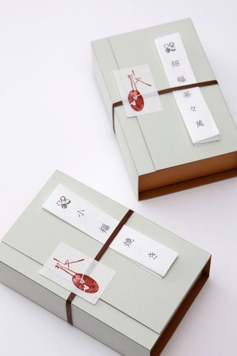 Chinese Packaging, Japan Package, Japanese Packaging, Japan Gifts, Cool Packaging, Graphic Design Packaging, Box Packaging Design, Japanese Graphic Design, Diy Gift Wrapping