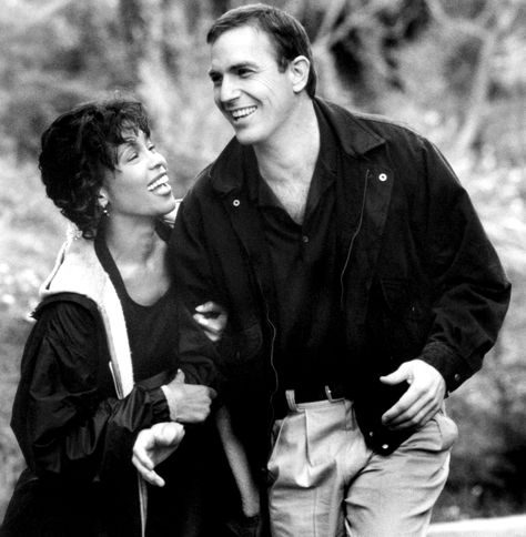 Kevin Costner remembered casting Whitney Houston for the lead role of Rachel Marron in The Bodyguard on The Meredith Vieira Show Kevin Costner Whitney Houston, The Bodyguard Movie, Cissy Houston, Whitney Houston Pictures, Bessie Smith, The Bodyguard, Beau Mirchoff, Old Hollywood Movies, Chad Michael Murray