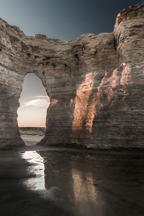 Monument Rocks National Natural Landmark, Kansas Awesome Pictures, North Dakota, Beautiful Places To Visit, Most Beautiful Places, Natural Wonders, Travel Usa, Nebraska, Beautiful Landscapes, Wonders Of The World