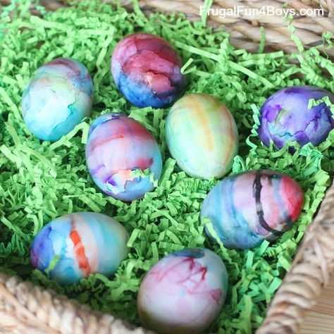 How to Make Color Swirl Easter Eggs with Sharpies - Frugal Fun For Boys and Girls Tie Dye Easter Eggs, Dye Easter Eggs, Swirl Tie Dye, Easter Egg Dye, Kid Projects, Egg Box, Sharpie Markers, Color Swirl, Family Crafts