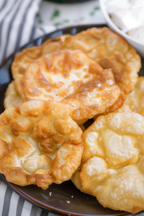 Fry Bread holds a cherished spot in American culinary traditions. It can be enjoyed in savory dishes like Navajo Tacos or sweetened with honey butter and powdered sugar. This easy-to-make bread is perfect for both savory snacks and sweet treats. Unlike typical breads, there's no need to knead the dough extensively. Indian Fry Bread is Navajo Bread Recipe, Indian Fry Bread Recipe Easy, Easy Fry Bread Recipe, Indian Fried Bread Recipe, Fry Bread Tacos, Indian Fry Bread, Fried Bread Recipe, Vegan Bread Recipe, Peanut Butter Fudge Easy