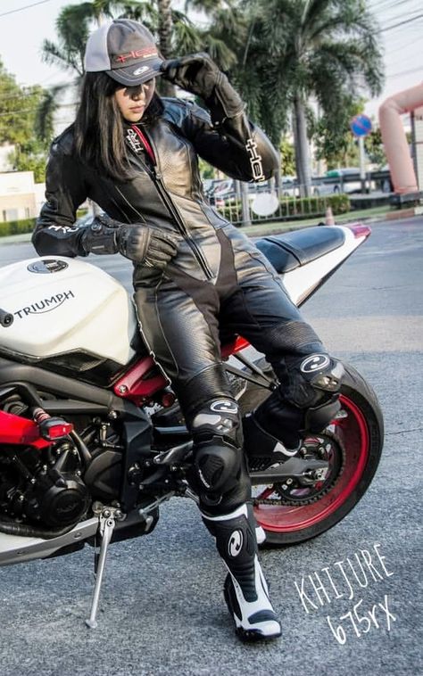 Motorcyclist Outfit, Rider Boots Outfit, Women Motorcycle Outfit, Motorcycle Photoshoot Women, Lady Biker Outfits, Bike Suit, Bike Leathers, Motorbike Jackets, Biker Aesthetic