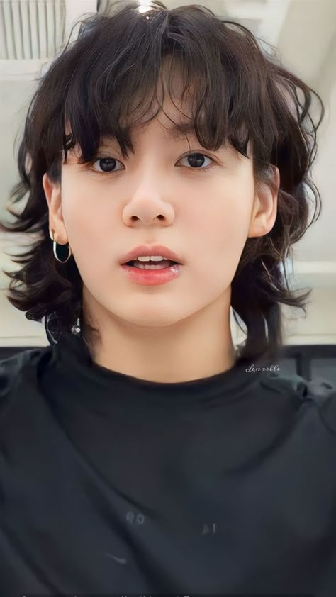 Hot Jungkook, Jimin Cute Selca, Short Hair Tomboy, Jungkook Live, Hair Style Korea, Jungkook Photoshoot, 1 September, Jeon Jungkook Photoshoot, Wolf Cut