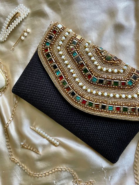 Elegant, Vintage, Formal Evening Bags. Beaded Clutch for Formal Wear with Golden Shoulder Chain. Elegant South Asian Inspired Bag. Boho Beaded Fabric Bag Design, Fancy Clutch Purse, Handmade Clutch Purse, Boho Clutch Bag, Mode Batik, Beautiful Kurti, Fancy Clutch, Earrings Diy Handmade, Hand Beaded Bag