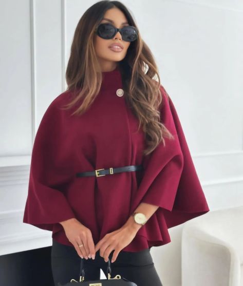 Nyhet 🍁🍂🤩 Poncho Kappa med svart skärp ✨️ Onesize passar XS-XXL, finns I flera härliga färger 👉 Beställ enkelt på www.nelbaehome.se 😍 Luxury Elegant Poncho Cape, Luxury Chic Winter Poncho, Luxury Winter Poncho, Luxury Black Poncho, Chic Black One-size Poncho, Poncho Outfit, Fancy Buttons, Black Belt, Fashion Classy