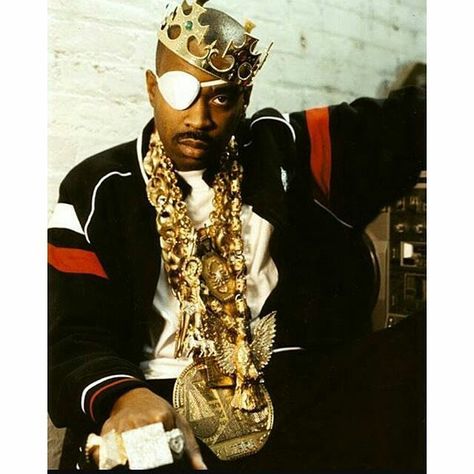 The King of Bling Slick Rick. #slickrick #kingofbling #legend #greatestofalltime #realhiphop  #hiphop #oldschool #rap #realhiphop #music  #childrensstory #williammaxey #williammaxey839 #oldschool4life #oldschoolhiphop4life@oldschoolhip_hop @kingbunk @santanaaa_91 @axislove Hip Hop Look, Jamel Shabazz, Look Hip Hop, Cultura Hip Hop, Slick Rick, History Of Hip Hop, 80s Hip Hop, Hip Hop Classics, Good Raps