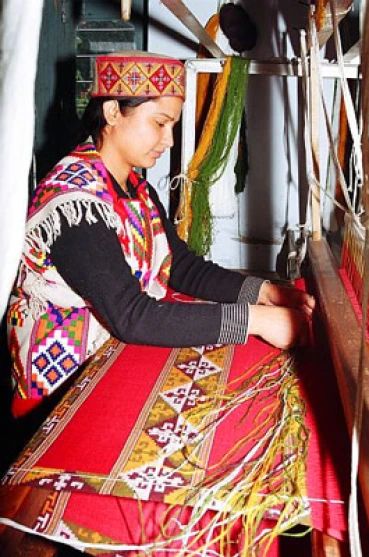 carpet Kullu Shawls, Carpet Weaving, Decoupage Box, Shimla, Ethnic Outfits, Designer Party Wear Dresses, Indian Textiles, Himachal Pradesh, Party Wear Dresses