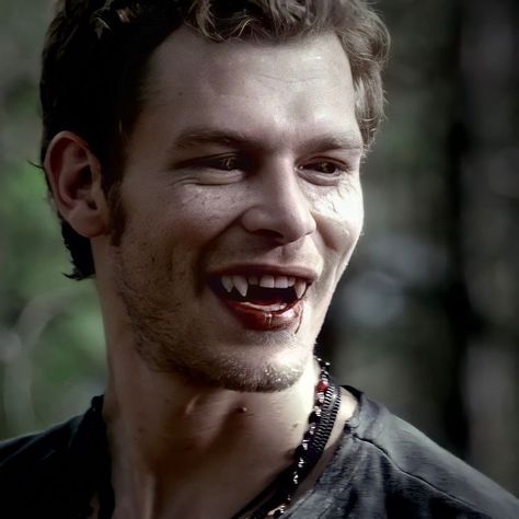 Klaus Mikaelson Hybrid, Wallpaper Vampire Diaries, Klaus Vampire, Klaus Tvd, Hayley And Klaus, Klaus From Vampire Diaries, Klaus The Originals, Vampier Diaries, Vampire Diaries Movie