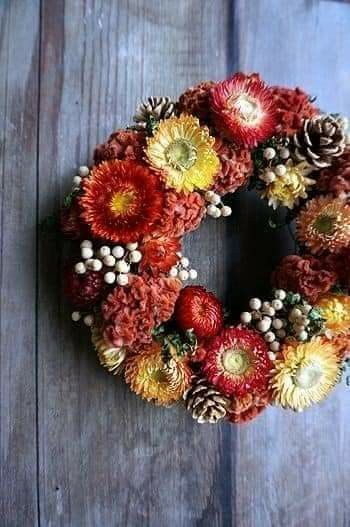 Dried Floral Wreaths, Dried Flowers Diy, Flower Factory, Dried Wreath, Easy Diy Wreaths, Dried Flower Wreaths, Twig Wreath, Flower Farmer, Deco Floral