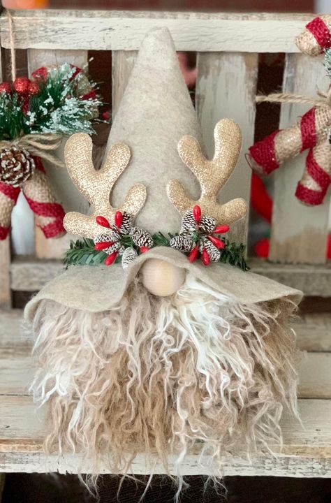 Gonk Wreath Diy, Christmas Decor Ideas Gnomes, Rustic Gnomes, Gmones Christmas, Reindeer Gnomes Diy, Giant Christmas Gnome Diy, Reindeer Gnome, Cheistmas Gnome Wreath, Christmas Crafts Diy Projects